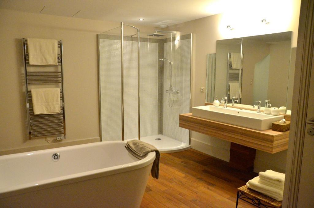 Domaine Des Grands Cedres Bed & Breakfast Cordelle Phòng bức ảnh