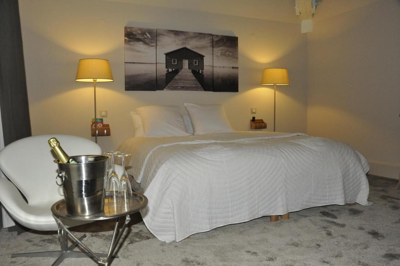 Domaine Des Grands Cedres Bed & Breakfast Cordelle Phòng bức ảnh